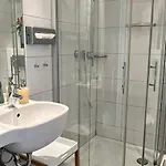 Victoria Hotel 3*