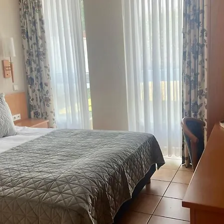 Garni An Der Eissporthalle Hotel